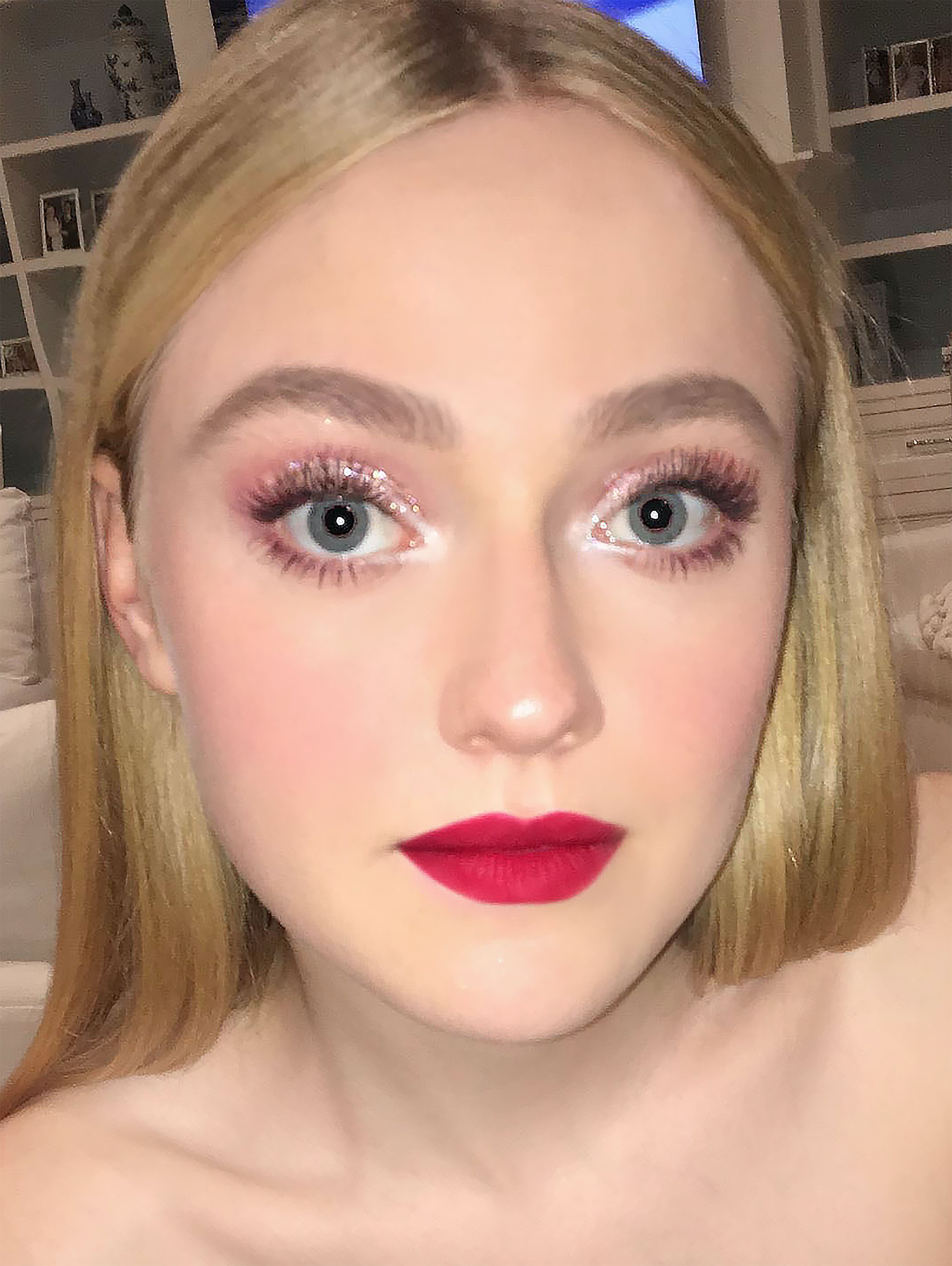 Dakota red lips .jpg